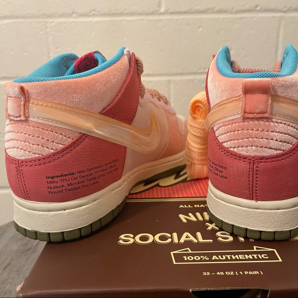 Nike Dunk Mid Social Status Strawberry Milk Gem